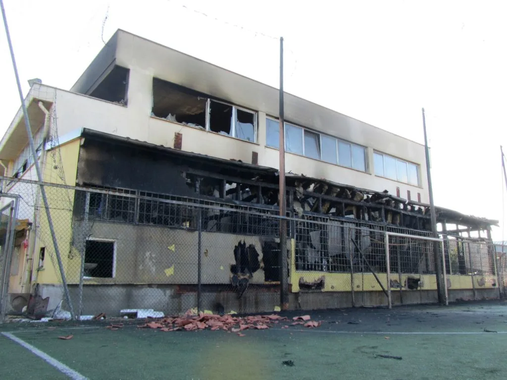 Villalba - Distrutta dal rogo, inghiottita dal Fisco: addio alla palestra comunale