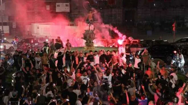Coppa Italia, Napoli campione: in città festa fino a tarda notte