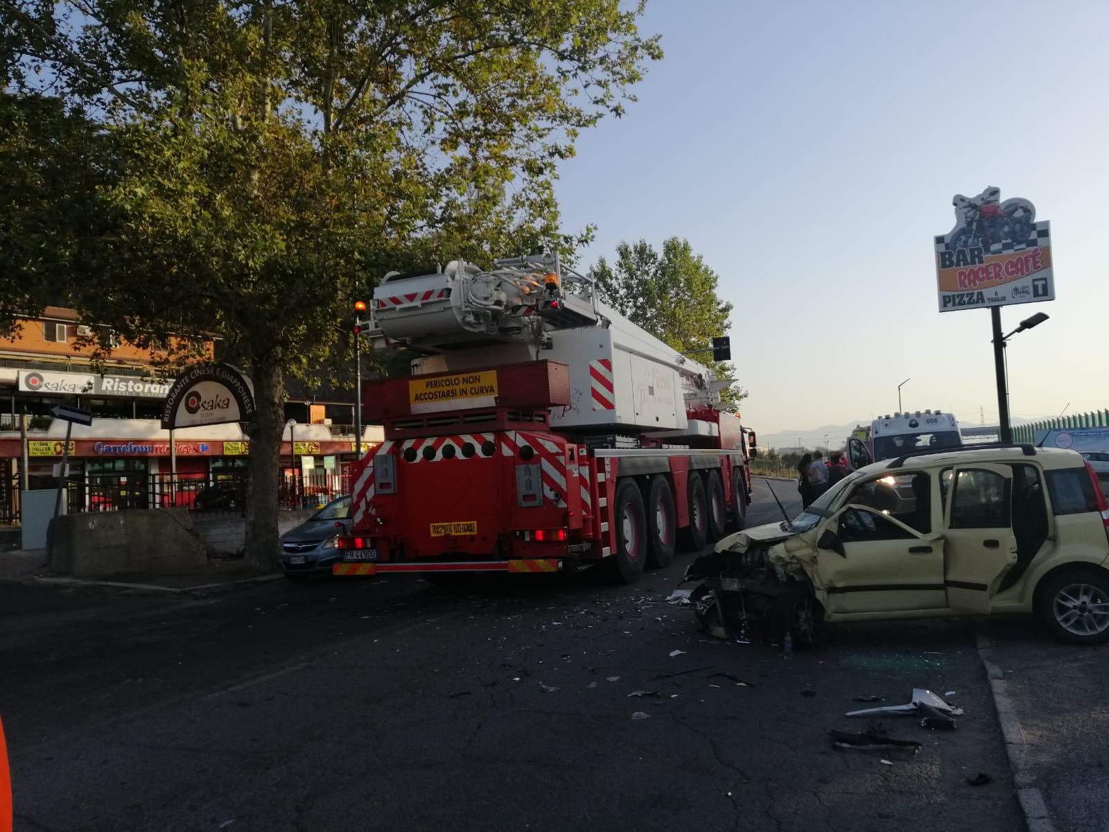 VIA TIBERINA - Brutto incidente tra un camion e una Fiat Panda - Tiburno Tv