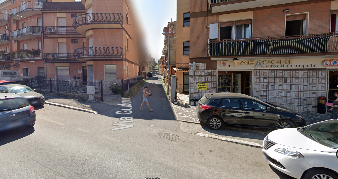 TOR LUPARA Si sveglia e trova un barbone a dormire nella sua macchina