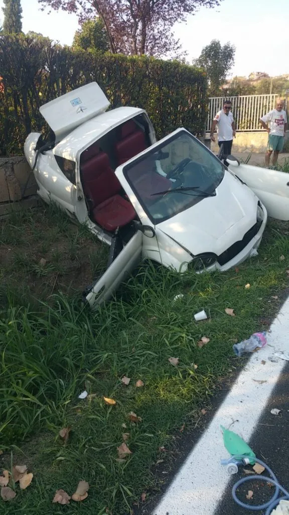 incidente microcar roma