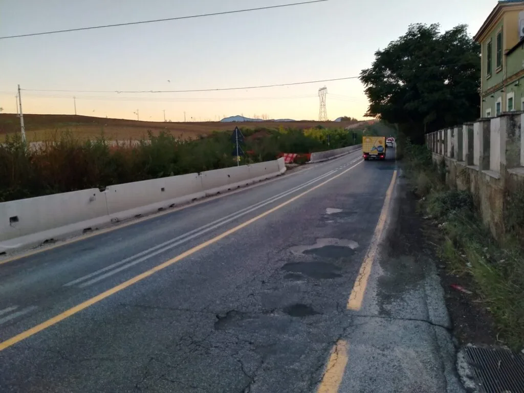 GUIDONIA - Buche killer in via Tiburtina, il rattoppo dopo la tragedia