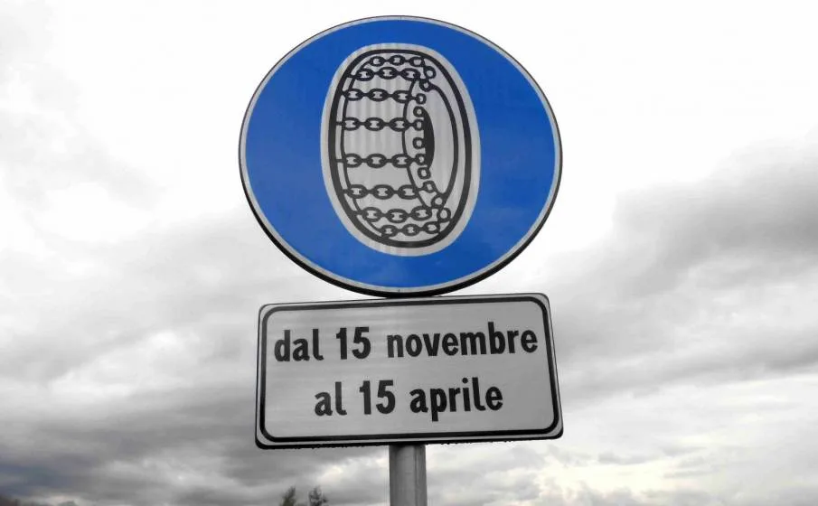 Il 15 novembre 2020 è entrato in vigore l'obbligo su molte strade di gomme invernali o dotazioni da neve a bordo