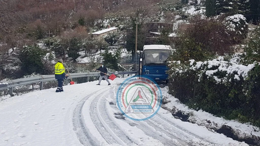 Protezione civile soccorre bus del Cotral Civitella di Licenza