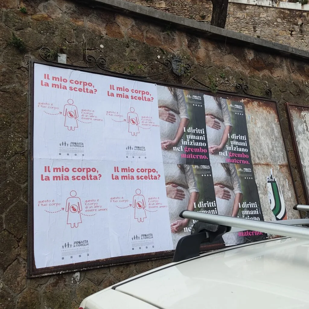 I manifesti Pro Vita affissi a Tivoli