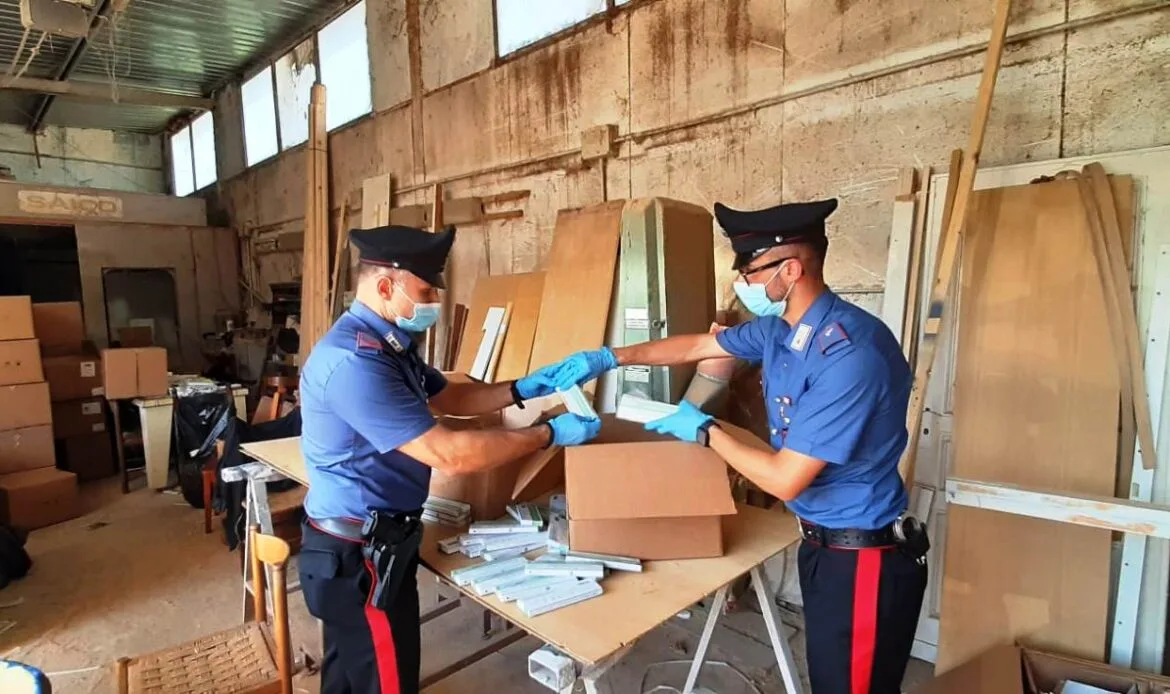 I Carabinieri nel capannone a Rignano Flaminio dove venivano modificate le confezioni di Tamponi Covid 19
