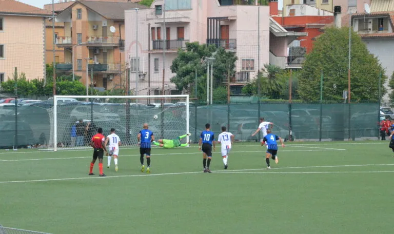 La palla finisce in rete, per il Real Monterotondo Scalo è l'1 a 1