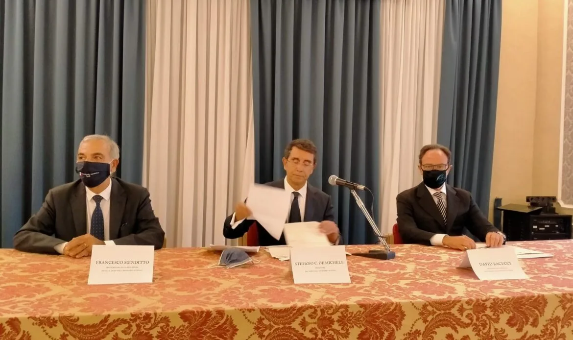 Da sinistra il Procuratore Capo di Tivoli Francesco Menditto, il Presidente del Tribunale Stefano Carmine De Michele, il Presidente del Consiglio dell'Ordine degli Avvocati David Bacecci
