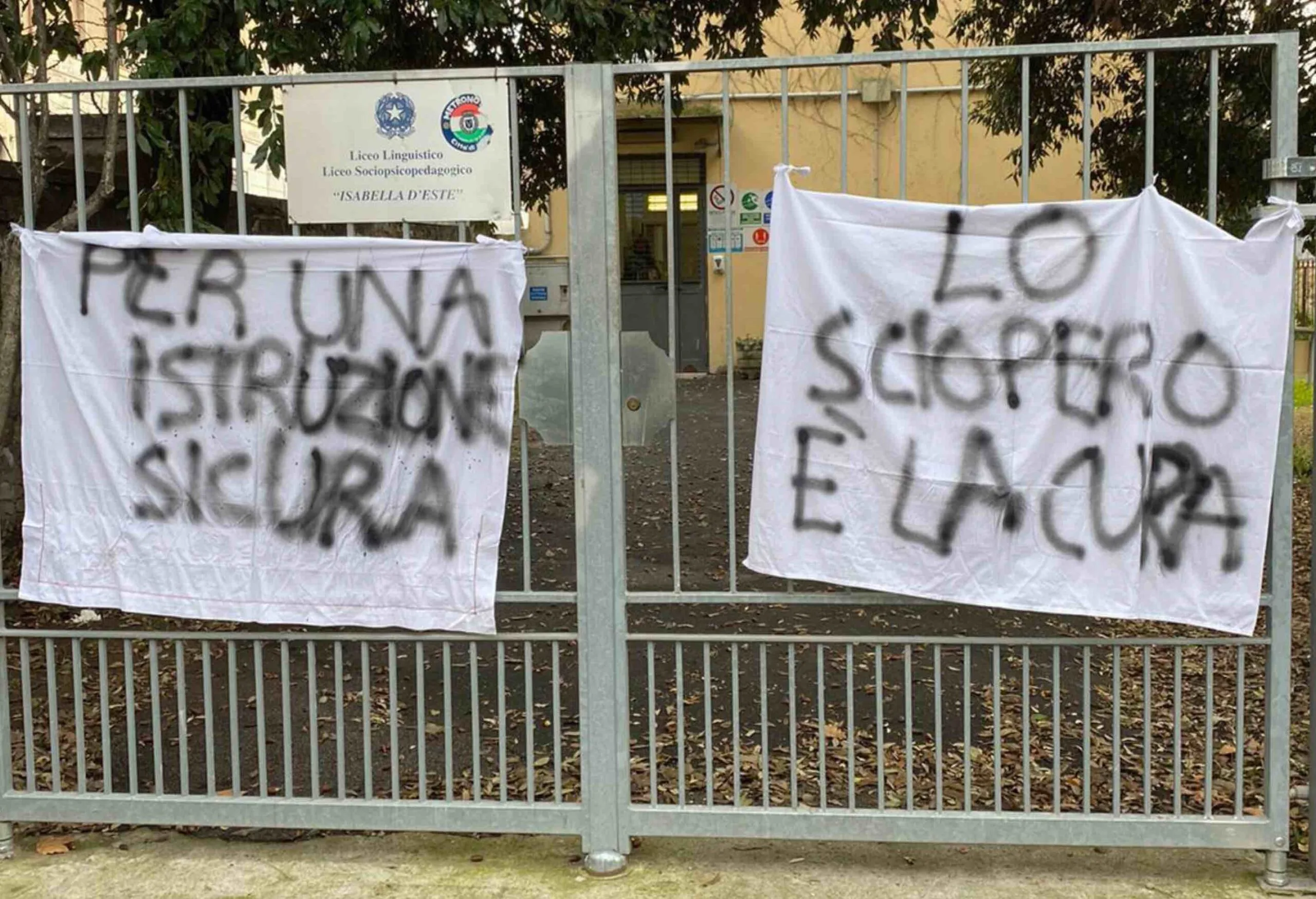 La protesta degli studenti del liceo Isabella d'Este di Tivoli per la sicurezza
