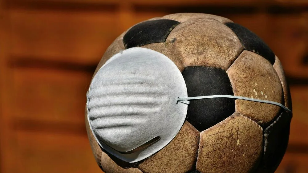 Ancora campionati di calcio sospesi per Covid