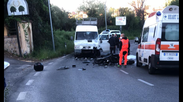 Fonte Nuova - Scontro Nella Curva Maledetta, Muore Scooterista Di 27 ...