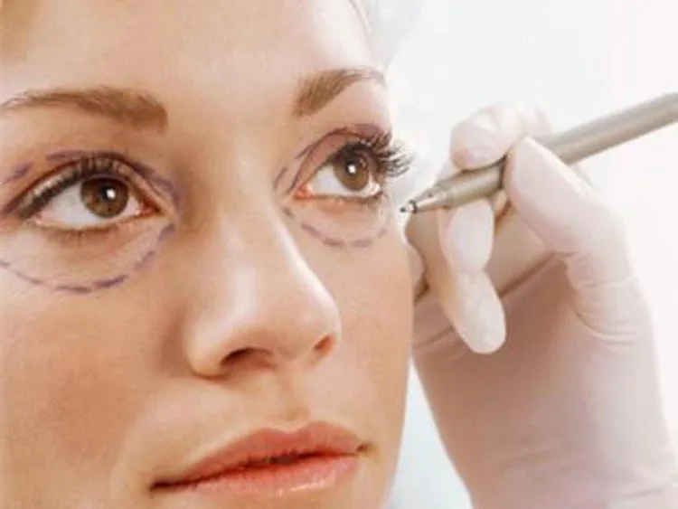 BEAUTY – Naso, zigomi, labbra: il restyling diventa totale