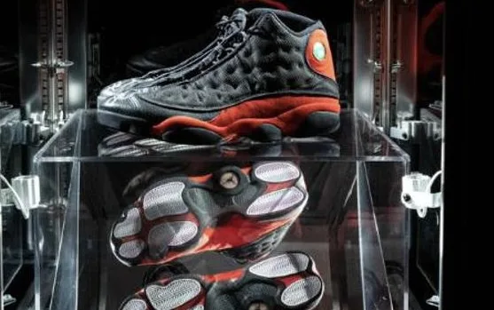 Michael Jordan da record, un paio di scarpe venduto per 2.2 milioni di dollari