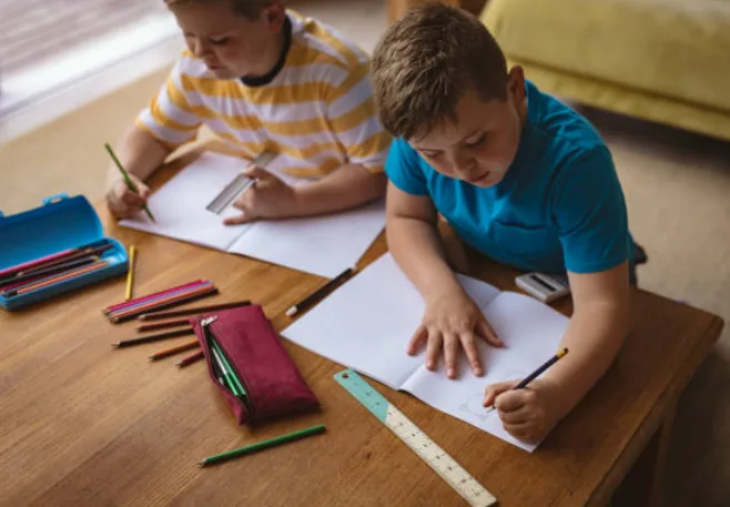 Svezia, niente più tablet a scuola: si torna a carta e penna
