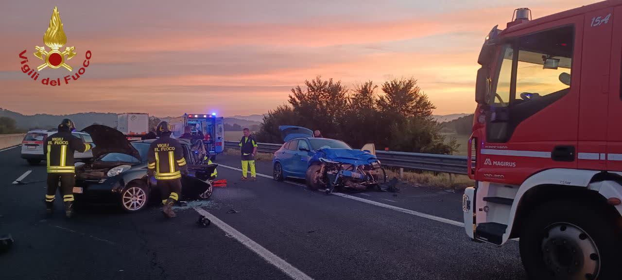 Scontro tra due auto sulla A1, un morto - Tiburno Tv