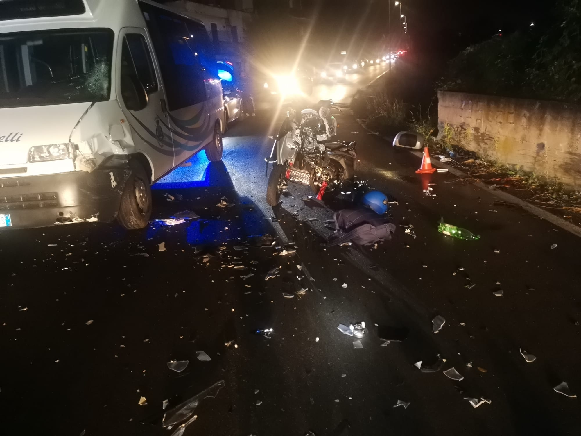GUIDONIA - Scontro tra scooter e mini-bus, muore un 33enne - Tiburno Tv