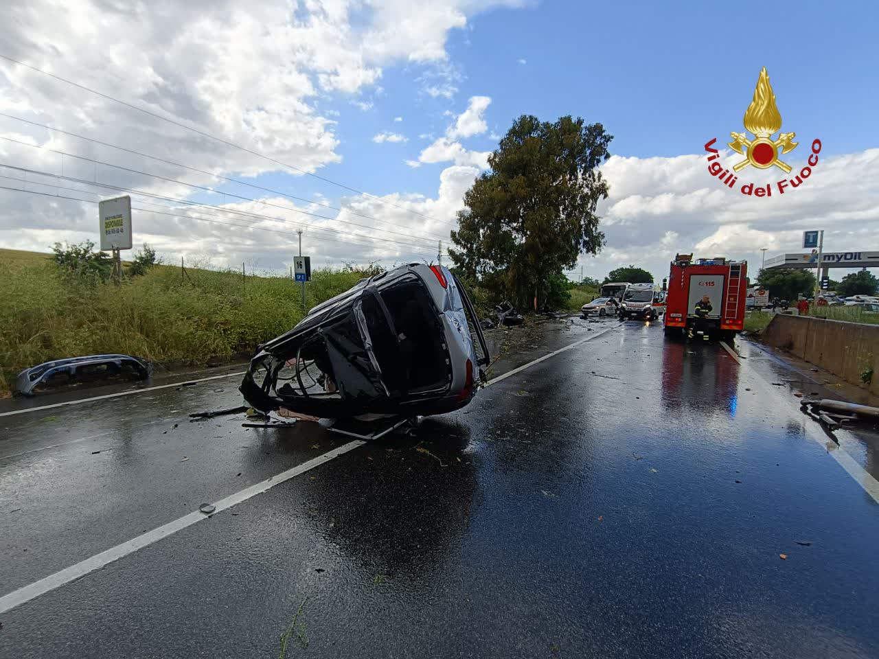 Auto contro un albero, un morto e 4 feriti - Tiburno Tv