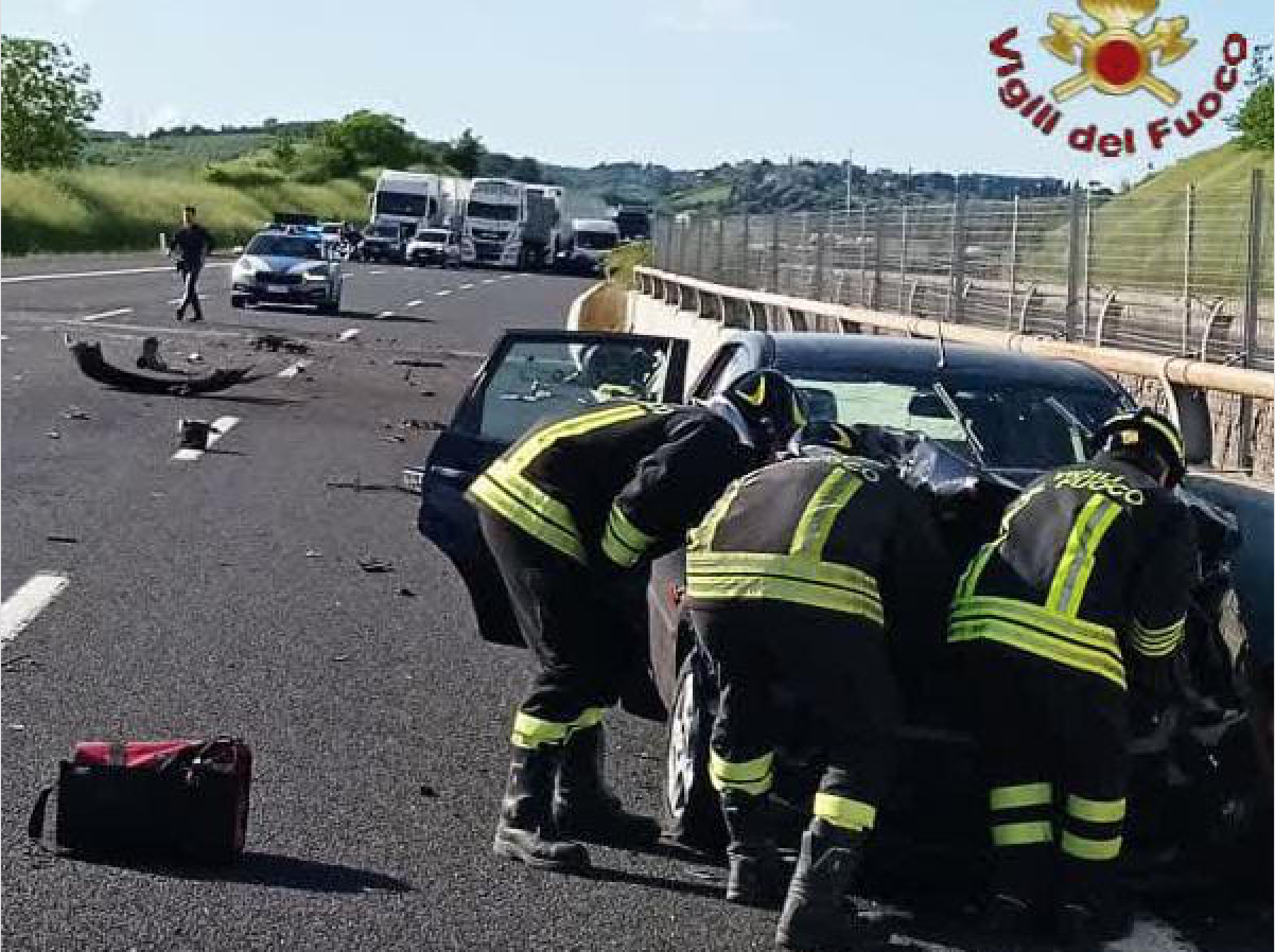 GUIDONIA - Scontro tra due auto e un furgone sulla A1: un morto e un ...