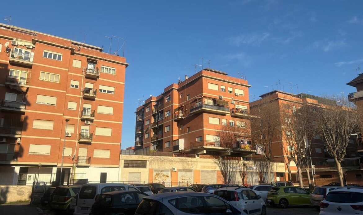 GUIDONIA - Accoltellato in strada, grave 30enne italiano