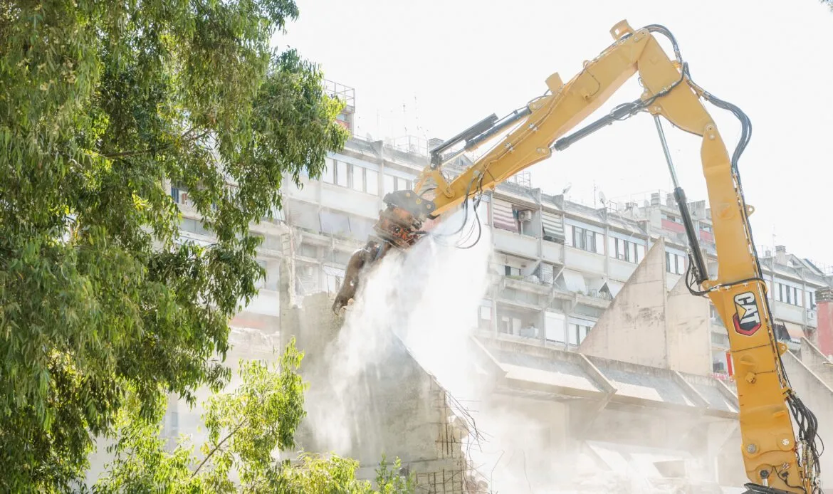ROMA EST - Via alla demolizione dell'ex complesso commerciale abbandonato
