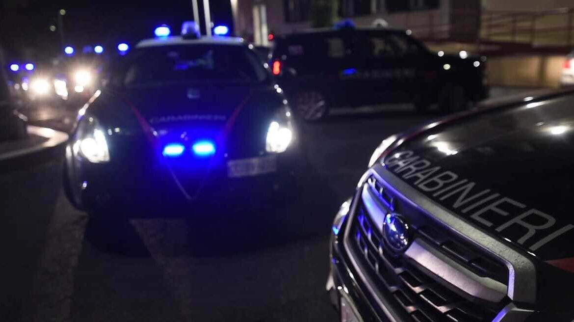 MONTEROTONDO - Ladri in fuga si schiantano con l'auto sulla Colombo: presi