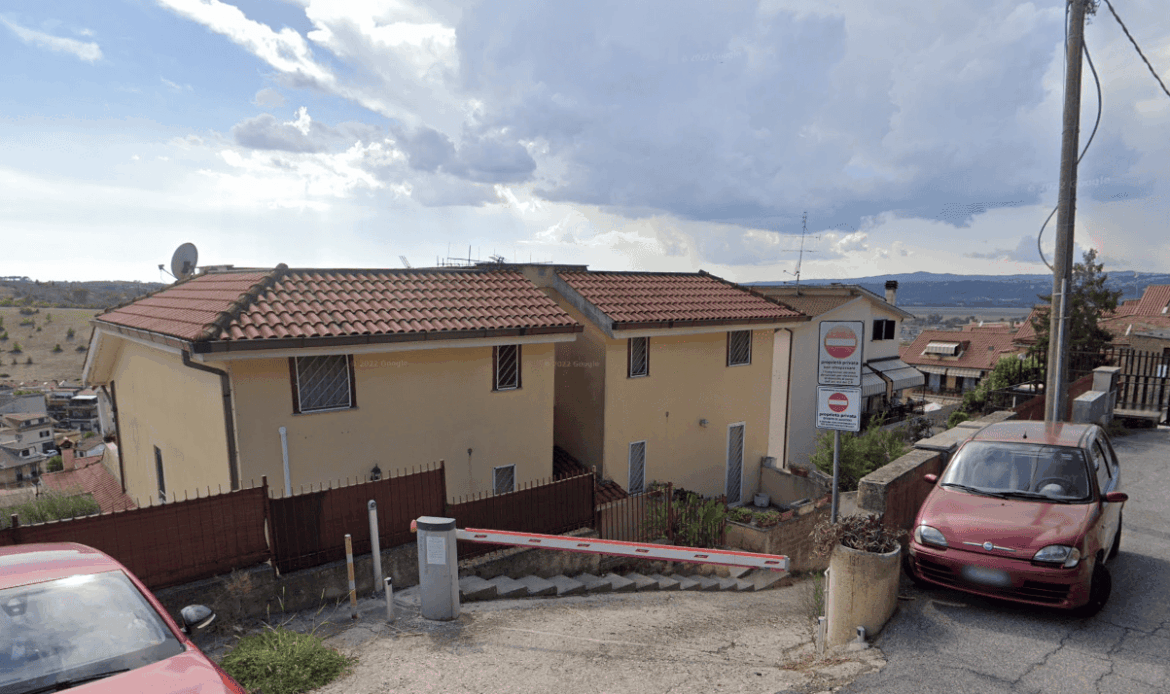 MONTEROTONDO - Rifiuti, il condominio non permette il ritiro dei cassonetti