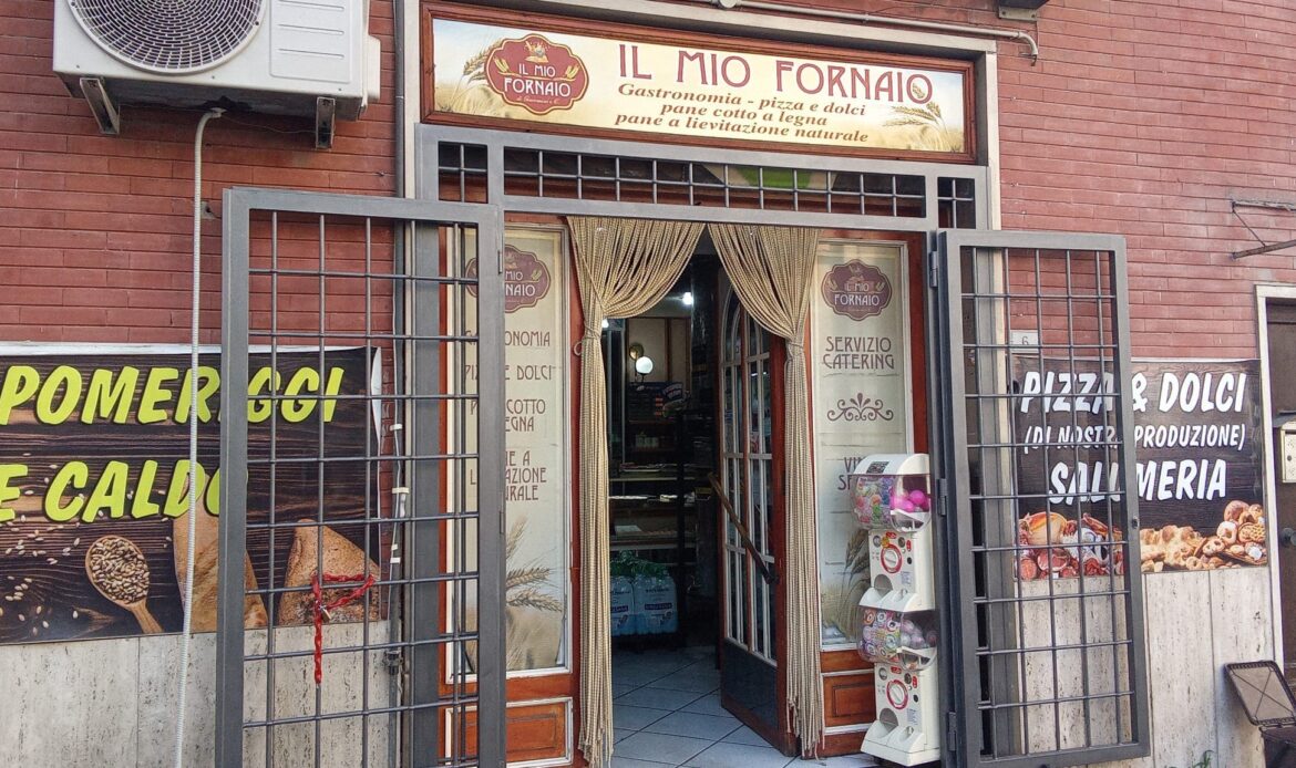 GUIDONIA - Ladri nel panificio: rubati il fondocassa e i salumi