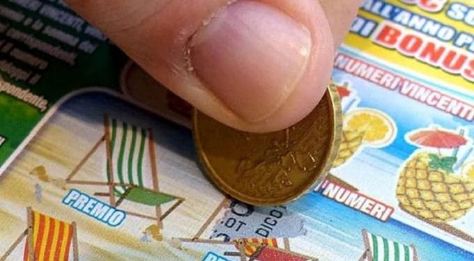 SAN CESAREO - Operaio gratta e vince 50 mila euro con “100X New”