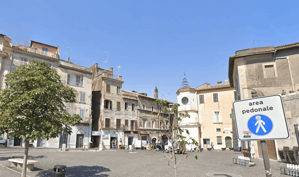 TIVOLI - Piazza Rivarola chiusa 24 ore per lavori 