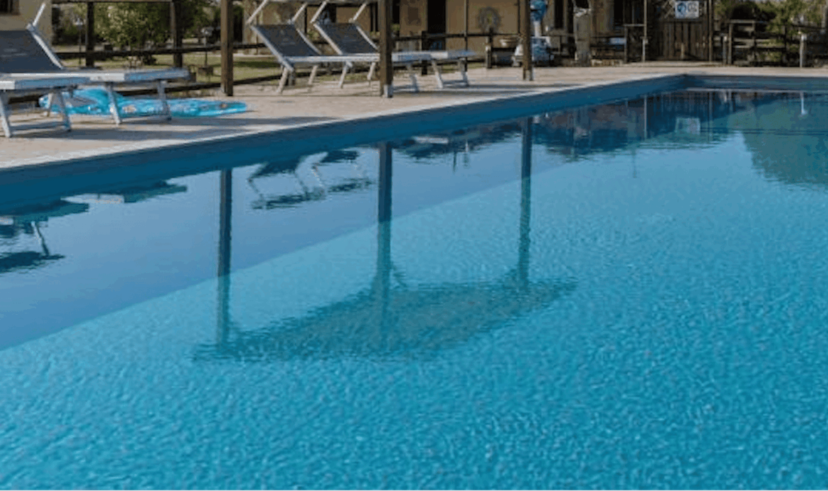 TIVOLI - Parametri dell’acqua non conformi, il sindaco vieta i bagni in una piscina privata