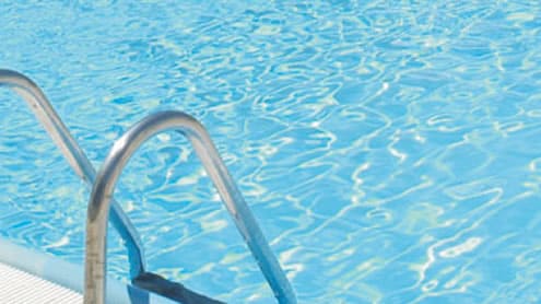 TIVOLI – Il sindaco vieta i bagni nella piscina dell’hotel