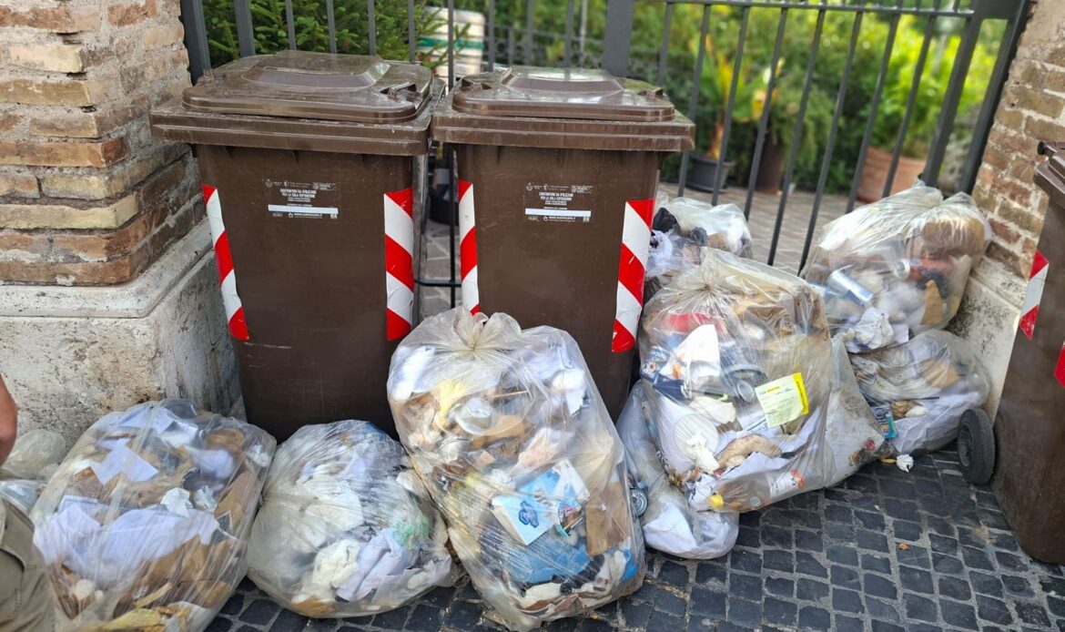 TIVOLI - Rifiuti non differenziati, pugno duro sulle attività commerciali: fioccano multe e denunce