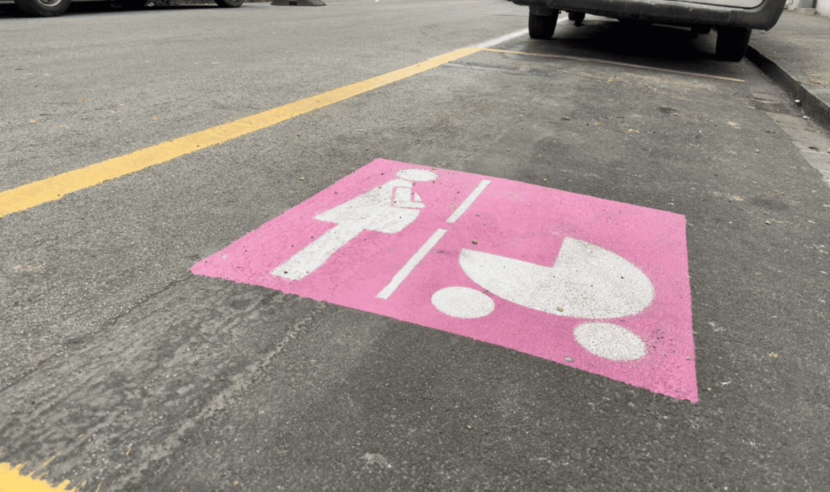 TIVOLI - Nuovi stalli rosa per mamme in gravidanza e con figli di età inferiore ai 2 anni