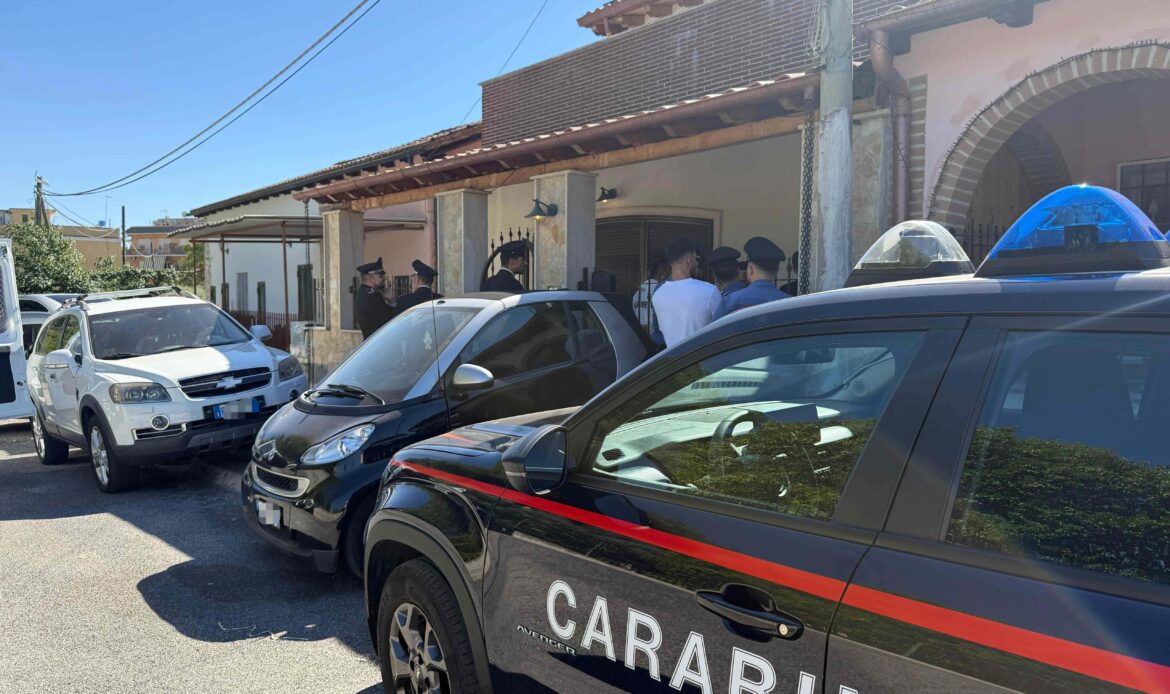 ROMA EST - Spari in casa: morti padre, madre e figlia