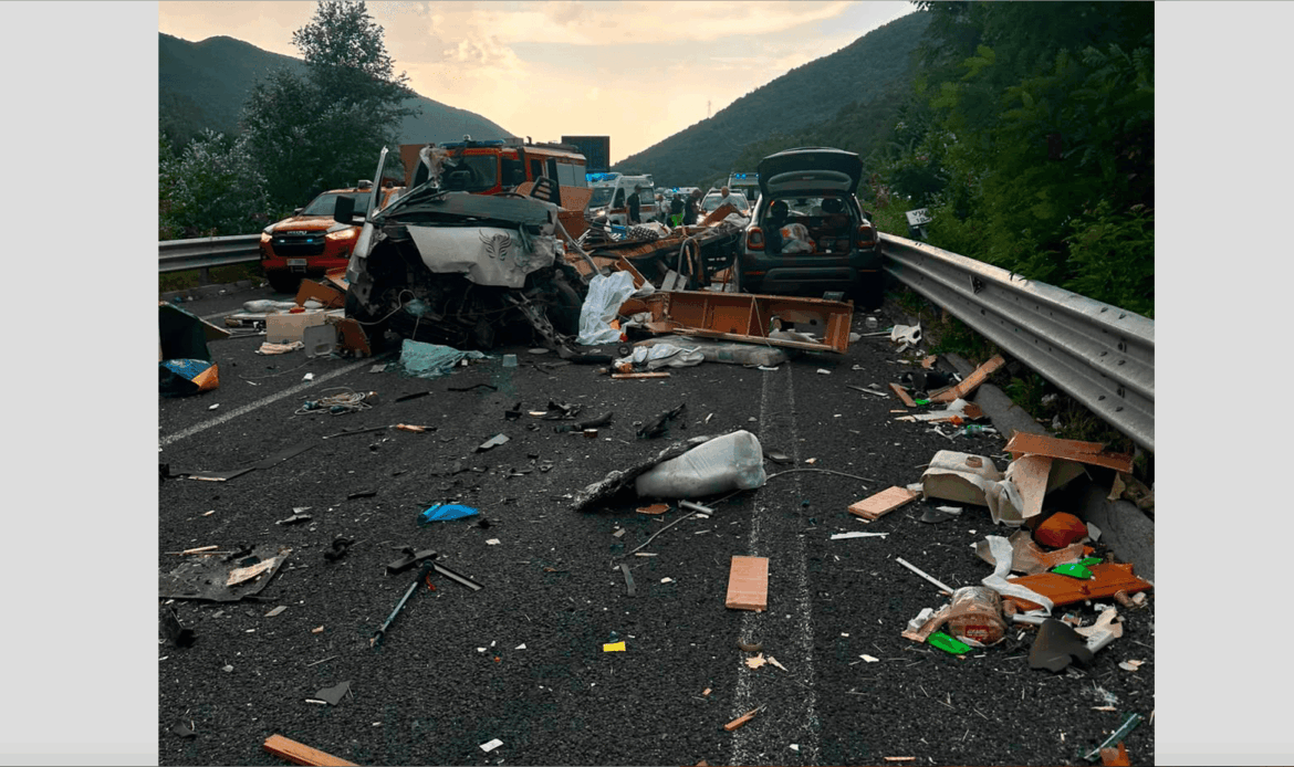 Tragico incidente al confine Lazio-Umbria: 5 morti e 27 feriti