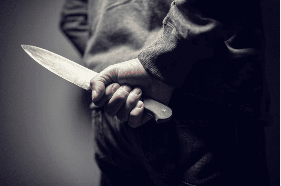AFFILE – Accoltella il fidanzato della figlia: arrestato colombiano