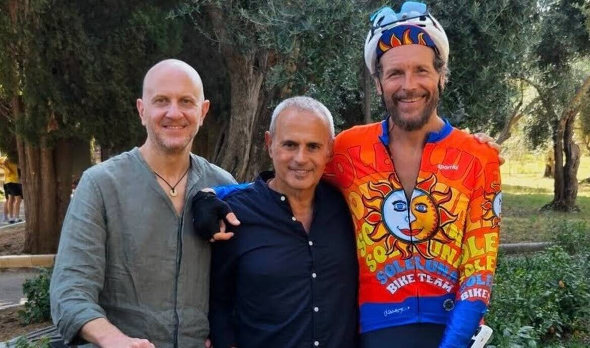 TIVOLI - Jovanotti in bici a Villa Adriana