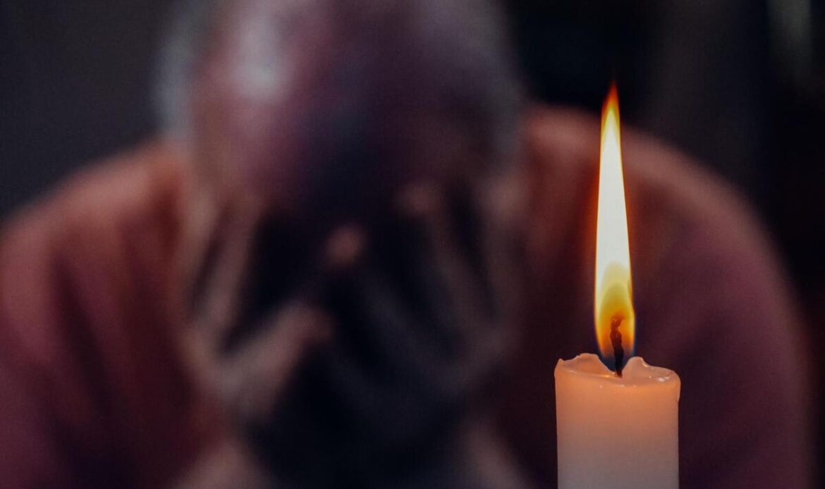 FREGENE - Accoltella il padre dopo una lite per il denaro