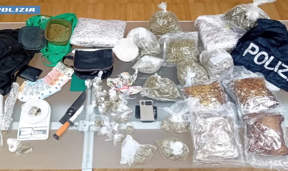 ROMA EST - Il giardiniere gambiano spaccia alla stazione Palmiro Togliatti