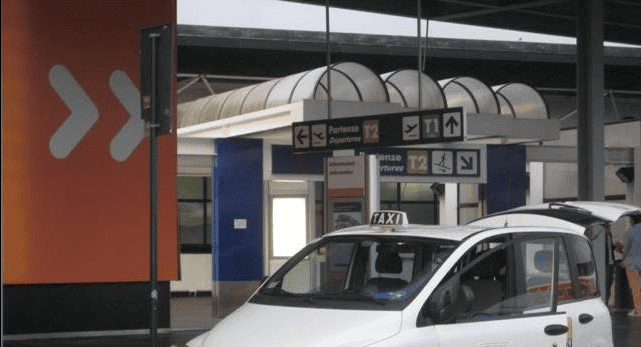 Tassista trasporta 1,3 chili di hashish e 20 mila euro in contanti
