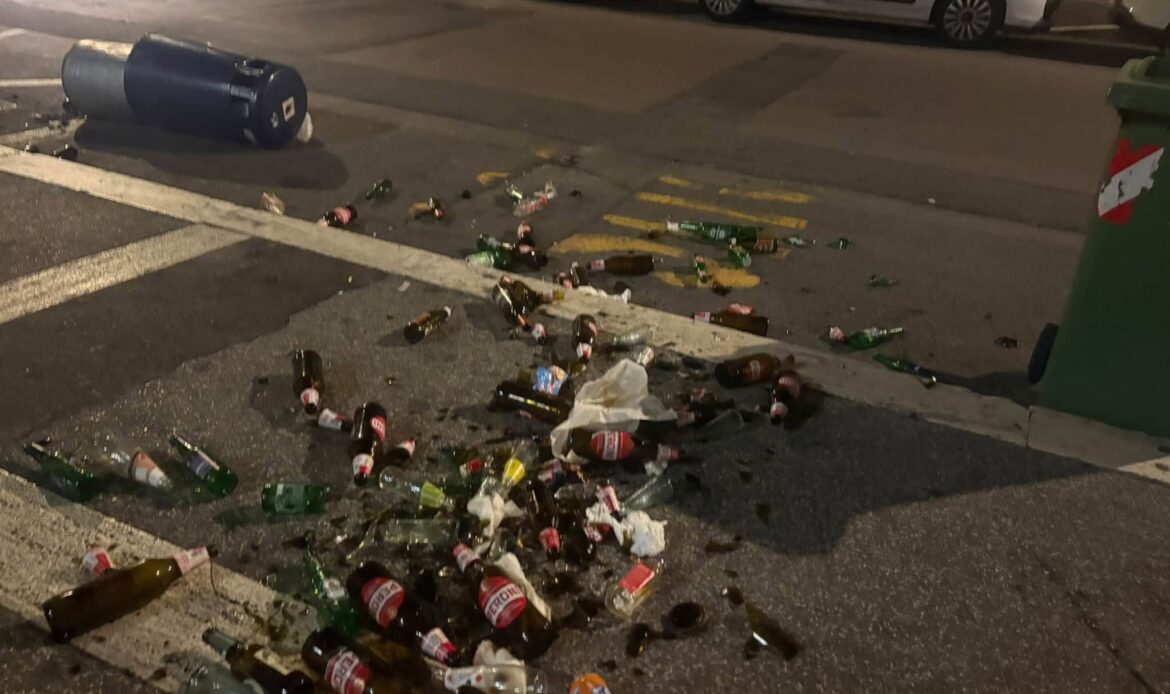 TIVOLI - Liti e vandalismi sulla scalinata del “bivacco alcolico”