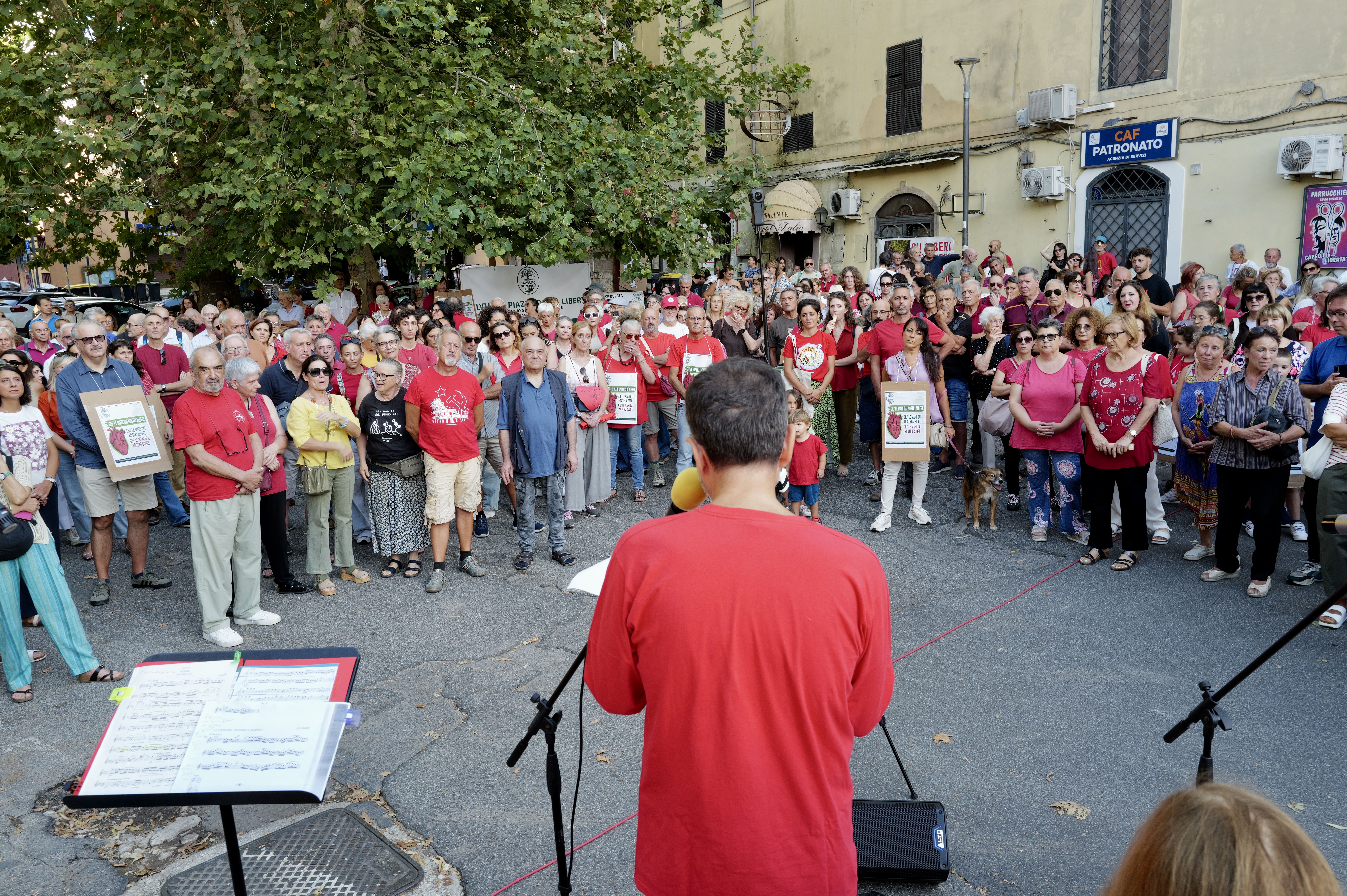 l corteo del Comitato “Salviamo Piazza della Libertà” durante la manifestazione del 19 settembre