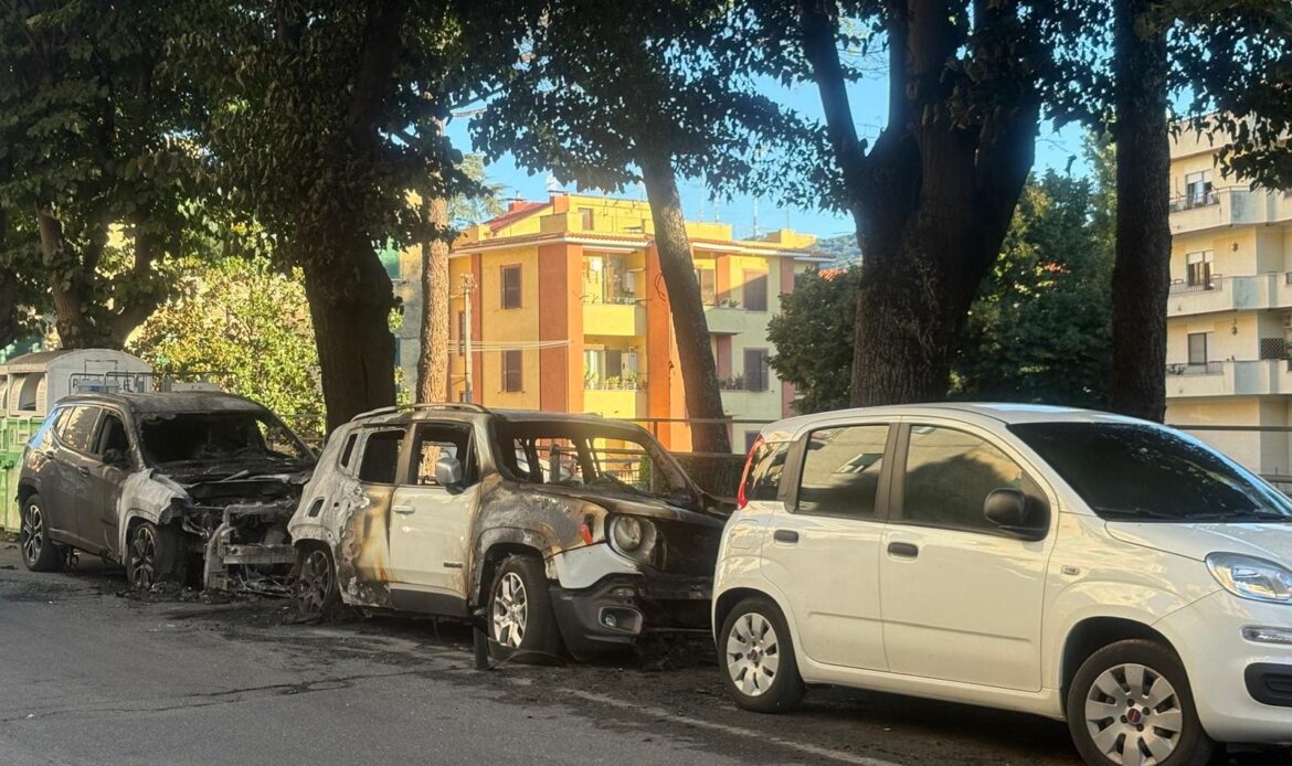 TIVOLI - Auto in fiamme in via Empolitana: preso il piromane