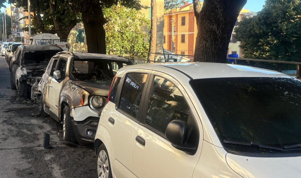 TIVOLI - Piromane incendia le auto, il PD: “Nessuna caccia alle streghe: serve una strategia antidegrado”