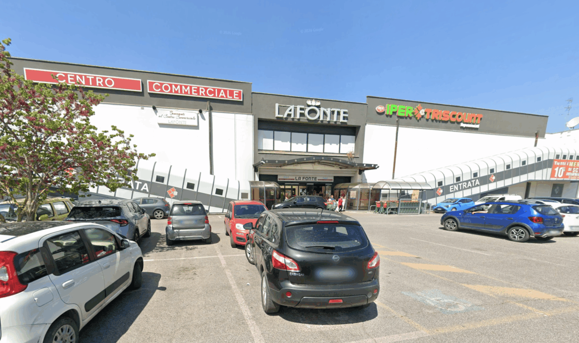 FONTE NUOVA – Un parcheggio pubblico davanti al Centro commerciale a spese del privato
