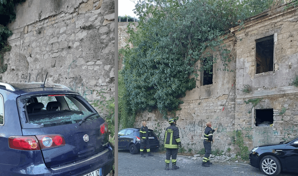 TIVOLI - Cartiera abbandonata, il cornicione crolla sull’auto in sosta
