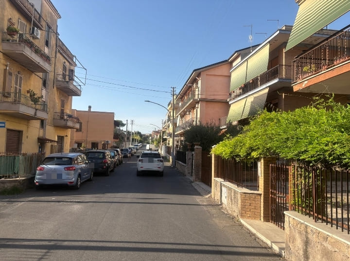 TIVOLI – “Mia madre trascinata sull’asfalto per 30 euro: femore rotto e arterie lesionate”