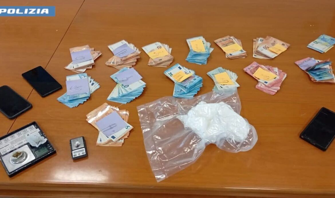 VALMONTONE - Mezzo chilo di cocaina nella scatola della torta: tre arresti