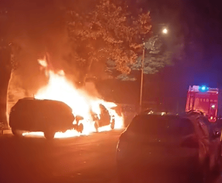 TIVOLI - Piromane in azione in via Empolitana: sei auto incendiate