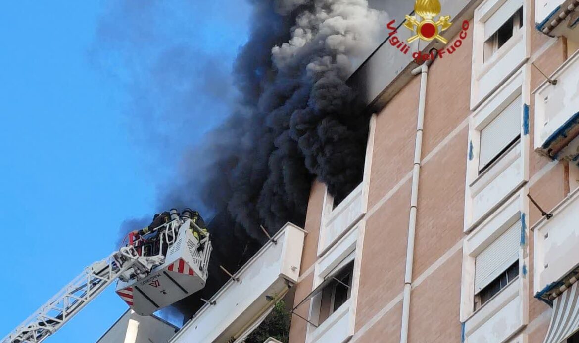 ROMA EST - Appartamento in fiamme, paura a Colli Aniene